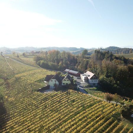 Bed and Breakfast Weingut Schwarzl Рач-ан-дер-Вайнштрассе Экстерьер фото