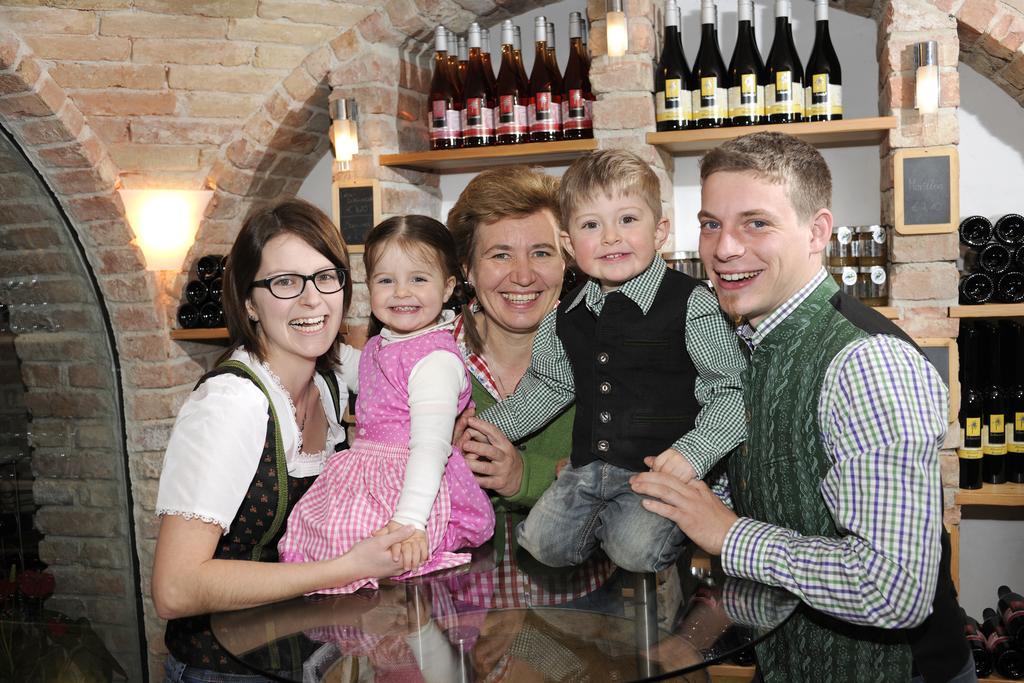 Bed and Breakfast Weingut Schwarzl Рач-ан-дер-Вайнштрассе Экстерьер фото