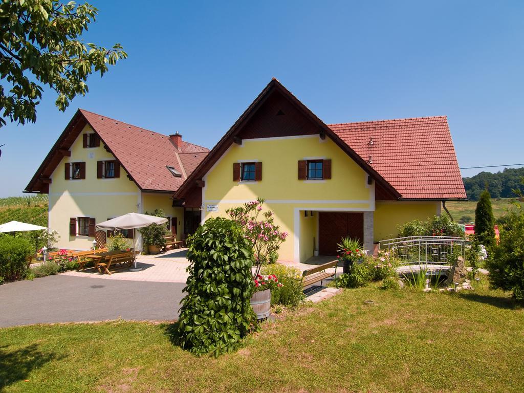 Bed and Breakfast Weingut Schwarzl Рач-ан-дер-Вайнштрассе Экстерьер фото