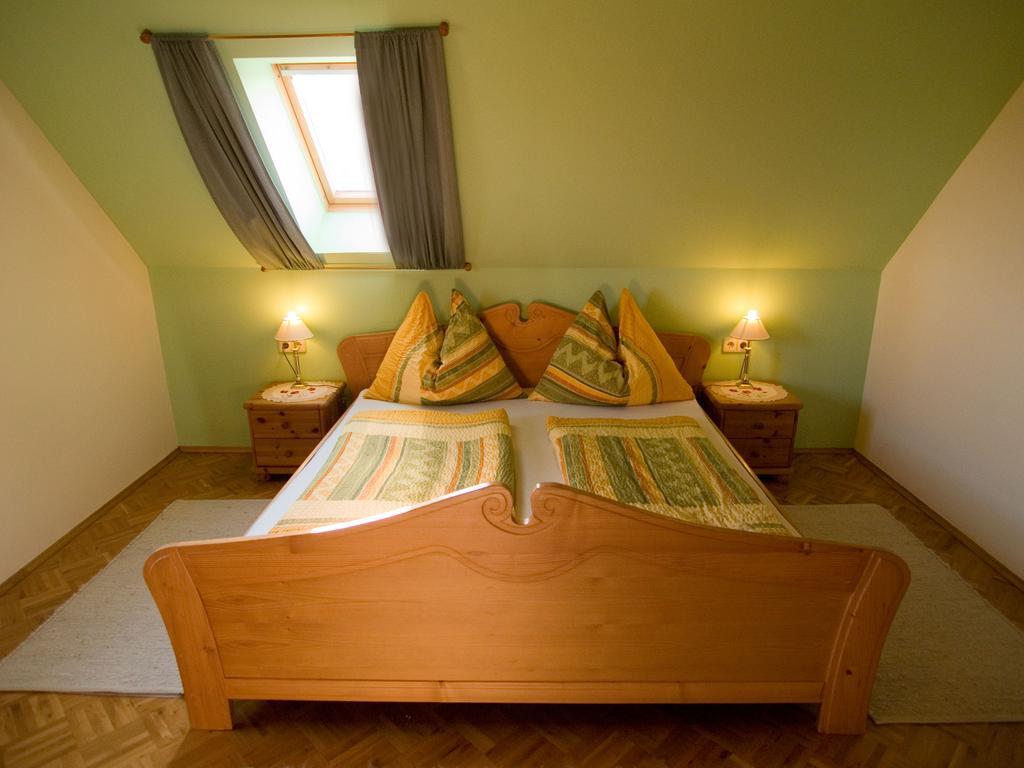 Bed and Breakfast Weingut Schwarzl Рач-ан-дер-Вайнштрассе Номер фото